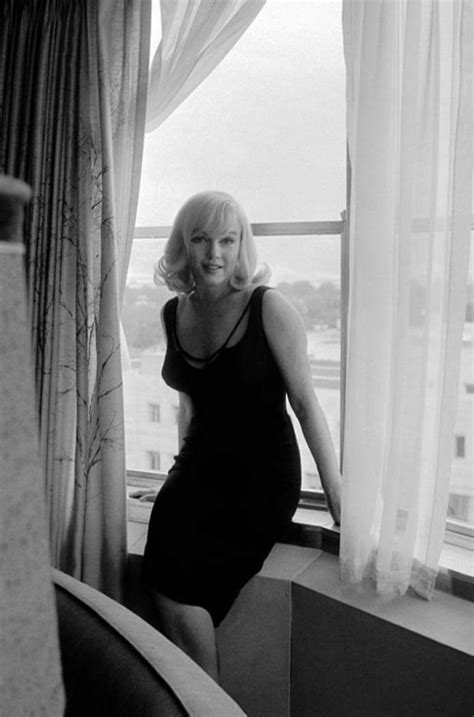The Marilyn Diaries On Twitter Marilyn Monroe Posing At Her Hotel