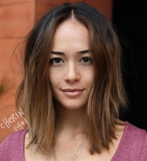 Centre Parted Lob With Highlights Large Forehead Hairstyles Haircut For Big Forehead Half Updo