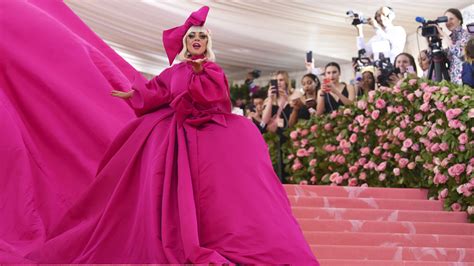 Notes on fashion at metropolitan museum of art in new york city on may 06, 2019. Lady Gaga revoluciona la gala MET 2019 con cuatro vestidos ...