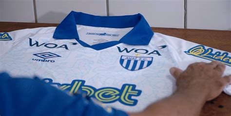 Rádio Educadora 903 Fm Avaí Lança Camisa Branca Com Homenagem Ao