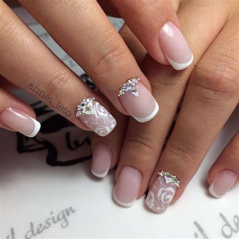 Ugyanakkor a körmökre kerülhet átlátszó lakk is, ha nem akarunk túlságosan feltűnő. 2018 legdivatosabb francia manikűr mintái! Újra divat a ...