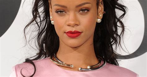 Cbs Rihannas Music Edited Out Of Nfl Telecasts Amid Ray Rice Fallout