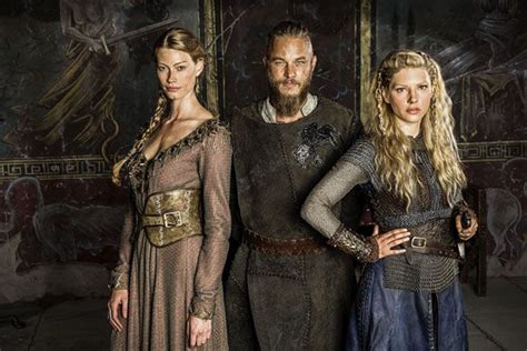 Vikings Season 2 Shows Off Photos Of Ragnar And His Women Vikings Lagertha Vikings Tv Show
