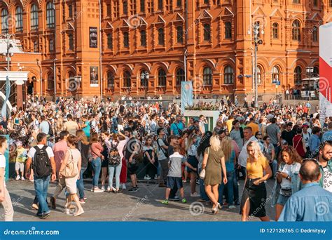 Moscow Russia 9 September 2018 Crowds Of Walking People Tourists