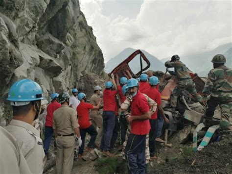 Several Dead Dozens Trapped After Landslide In Indias Himalayas