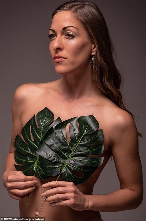 Breast Cancer Survivor Proudly Shows Off Her Flat Chest And Mastectomy Scars In Topless Photos