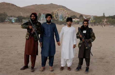 los talibanes impusieron nuevas normas y segregarán por sexos los parques de la capital afgana