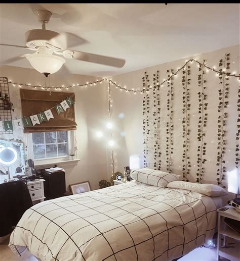 Aesthetic Roomdecor Vines Lights Bedroom Inspo Bedroom Decor