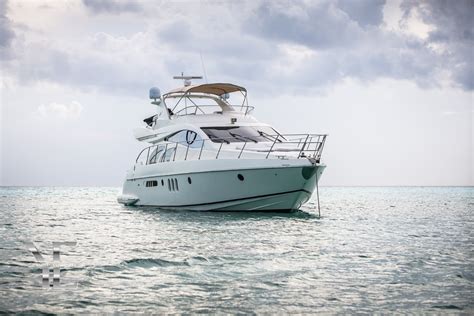 55 Azimut With Flybridge Luxury Yacht Luxury Yachts Charters Boat
