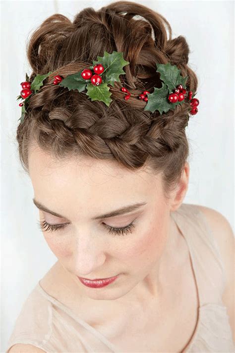 Keep scrolling for inspiration for long hairstyles! 15+ Simple Christmas Themed Hairstyle Ideas For Short ...