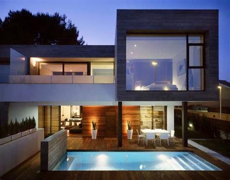 Small Contemporary Homes Enhancing Modern Interior Design With Glass Architectural Features