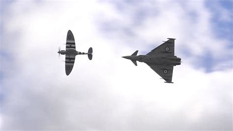 Raf Spitfire And Typhoon Flypast Duxford Battle Of Britain 75 Airshow