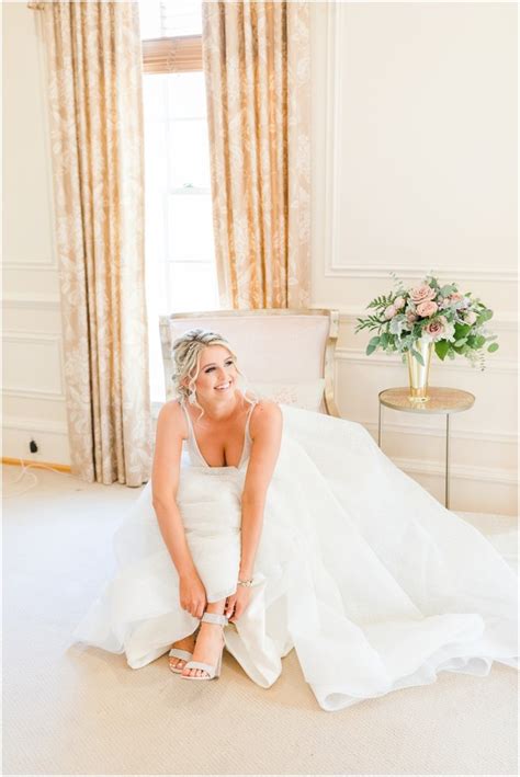 Things Every Bridal Suite Needs On The Wedding Day Hanna Morgan