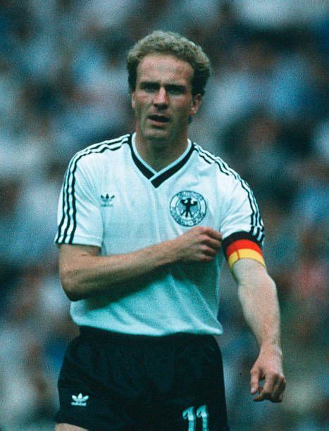 Es ist ein abschied mit zufriedenheit und stolz, ich darf einen sportlich, wirtschaftlich und strukturell vollständig intakten club übergeben. The captain of team Germany Karl Heinz Rummenigge looks on ...