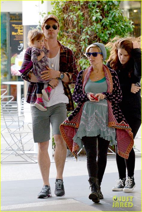 Chris Hemsworth True Food Lunch With Elsa Pataky India Photo Celebrity Babies