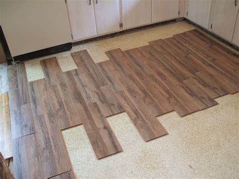 Rubber tile is a great flooring option for many types of rooms, especially workshops. 32 amazing ideas and pictures of the best vinyl tiles for ...