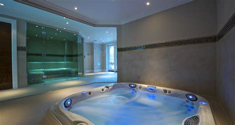 20 Indoor Jacuzzi Ideas And Hot Tubs For A Warm Bath Relaxation Obsigen