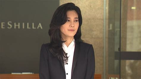 앞서 지난 주에는 이재용 삼성전자 부회장이 상습적으로 프로포폴 주사를 맞았다는 공익신고가 접수되면서 검찰이 수사에 착수했다. 사회'이부진 프로포폴' 의사 입건...수사 본격화 | YTN