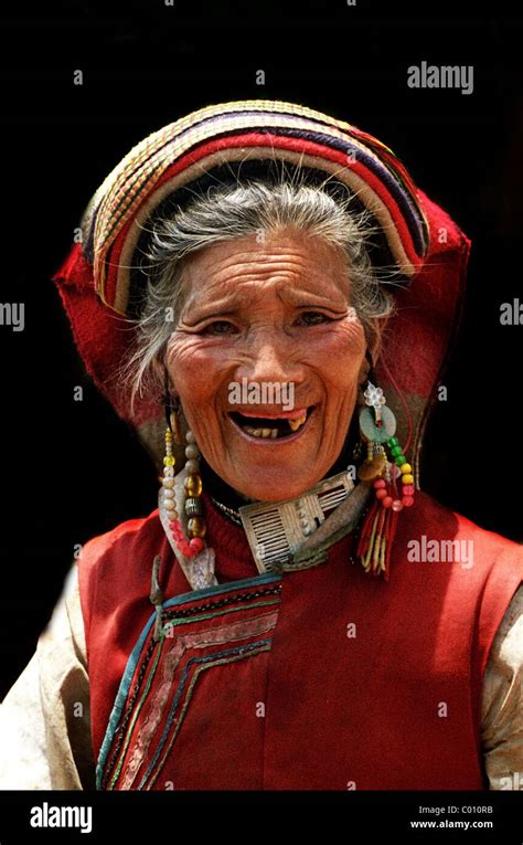 Black Yi Tribal Outfit Hi Res Stock Photography And Images Alamy