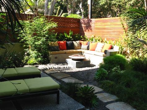 25 Peaceful Small Garden Landscape Design Ideas Landscape architect joseph huettl (huettldesign.com) gave them that and more, turning the small yard into the ultimate outdoor living space.