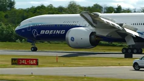 Boeings Erste 777 9 Hat In Everett Mit Rolltests Begonnen Flug Revue