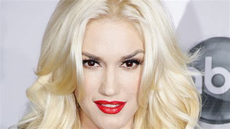 How To Replicate Gwen Stefanis Makeup Routine