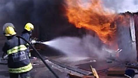 The flames spread quickly because of the low humidity and dry bush. Four killed in separate Cape Town fire incidents - SABC ...