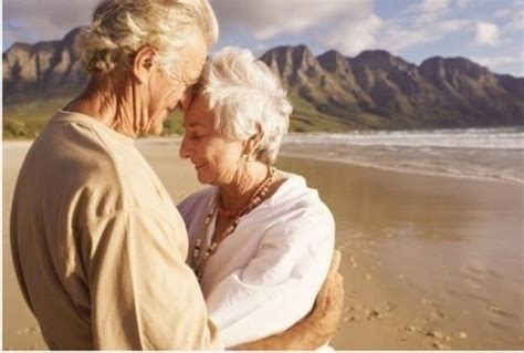 It Turns Out That Men Who Marry Smart Women Actually Live Longer Old People Love Photo Real Love