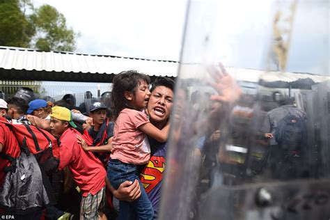 Us Leans On Mexico To Shut Down Migrant Caravan Daily Mail Online