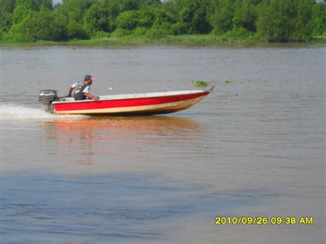 Hiruk pikuk merunduk, kumbang turut tertawa. cikgu azhar: BIDUK LALU KIAMBANG BERTAUT (RIVER FRONT TOURISM)