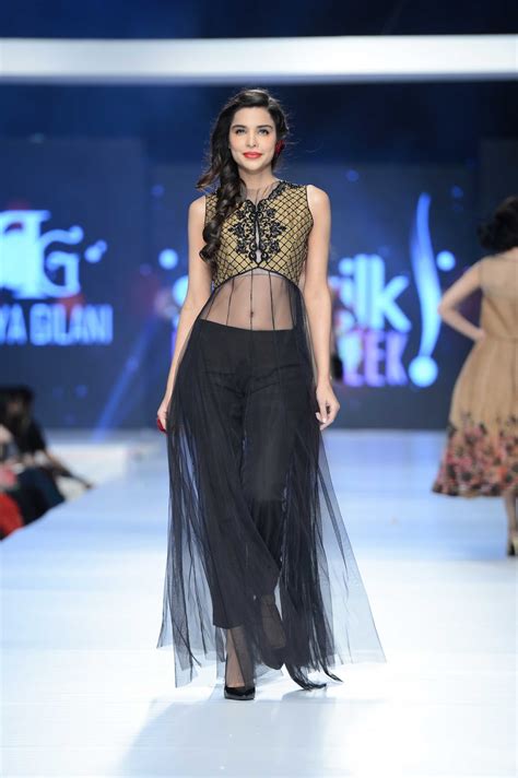 Super Sexy Pakistani Models Walk Ramp For Rayya Gilani At Pfdc Pakistan