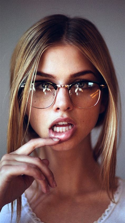 Girl Glasses Lips Beauty Face Android Wallpaper Girl Wallpaper Iphone 1242x2208 Wallpaper