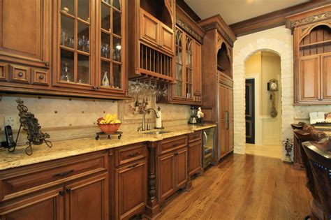 From stunning profiles to elegant finishes, our designs can match a wide variety of homes and design visions. High-end Kitchen Design
