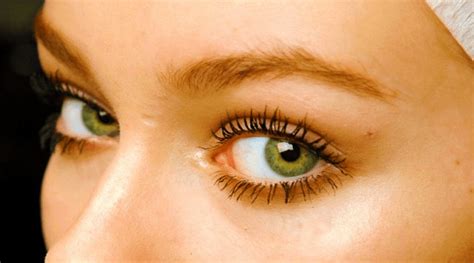 4 Home Remedies For Long Eyelashes