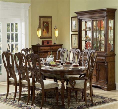 A traditional dining room table is generally smaller. 20 Traditional Dining Room Designs | Home Design Lover
