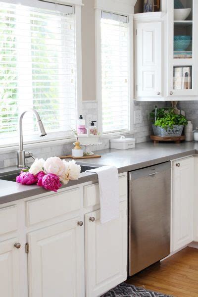 This modern kitchen features plenty of light and clean lines. Summer Kitchen Decorating Ideas and Summer Home Tour ...