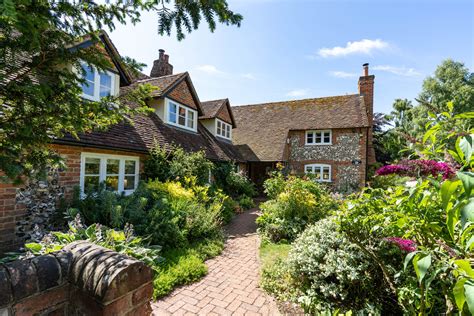 A Beautiful 18th Century Cottage Thats Both Bucolic Dream And Commuter