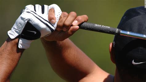 Tiger Woods Grip Here S How Tiger Woods Grip Has Changed Through The