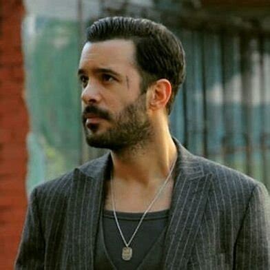 Hastanede sürekli çiftin yanında olup destek olmaya çalıştılar. Barış Arduç Kimdir? Biyografi | Biyografi Arşivi - Kim Kimdir