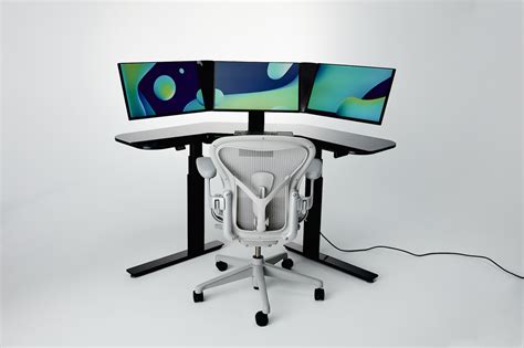 Cemtrex Smartdesk All In One Sitstand Desk With 3 Monitors