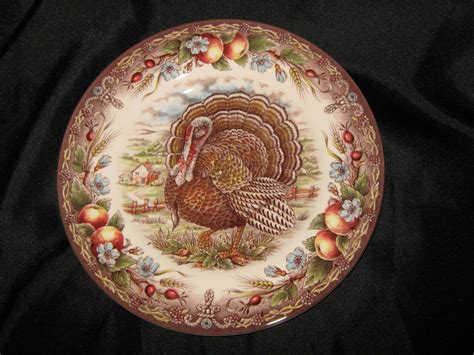 The Victorian English Pottery Royal Thanksgiving Turkey Dinner Plates 4