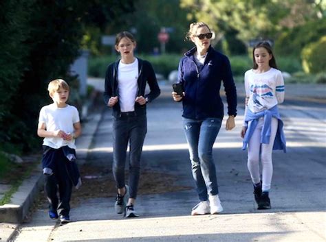 In this image released on march 13, jennifer garner attends nickelodeon's kids' choice awards at barker hangar on march 13, 2021 in santa monica, california. Jennifer Garner: It's All About The Kids | Oye! Times