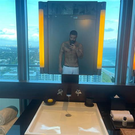 Drake Shows Off His Ripped Abs And More Star Snaps Page Six