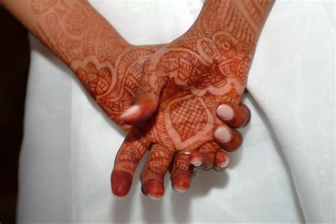 Download now henna bunga mawar simple dan mudah. Cara Henna Tangan - gambar henna tangan simple dan bagus