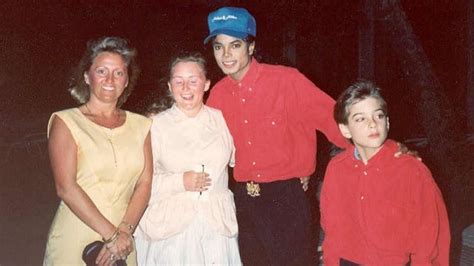 Michael jackson accusers wade robson and james safechuck are standing by their claims the king of pop molested them as kids, saying he used the same grooming tactics on both of them. Michael Jackson's estate says ongoing investigations will ...