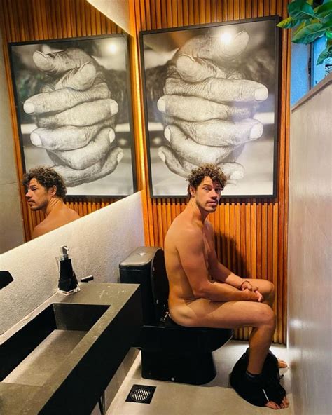 Jos Loreto Est Pelado E No Banheiro Em Nova Foto Do Instagram