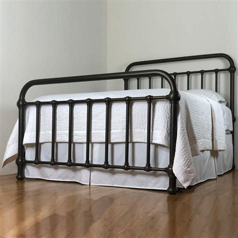20th C Americana Iron Bed By Heiressy Made In Usa High End Iron Beds