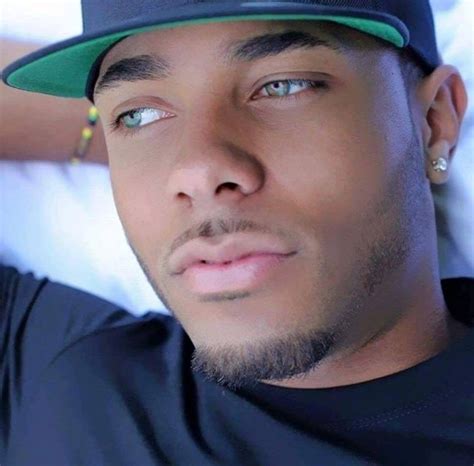 Pin on Les visages plus intéressants