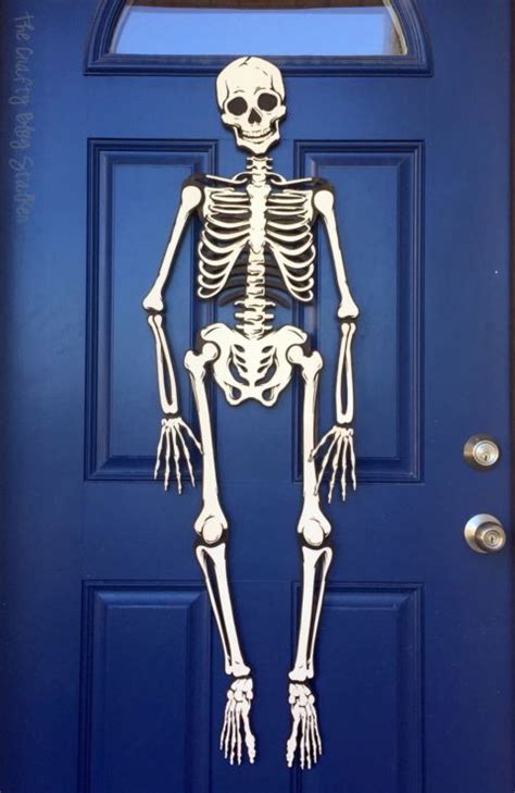 How To Make A Skeleton Halloween Decoration For The Front Door The Crafty Blog Stalker