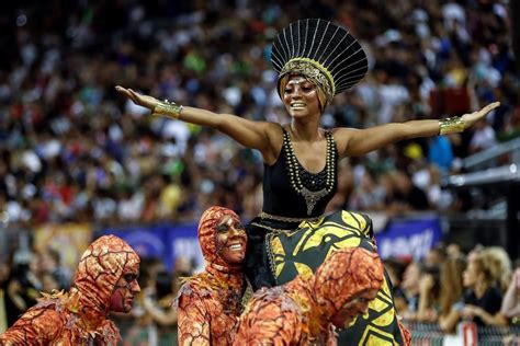 Brasil Baila Al Ritmo De La Samba En El Inicio De Carnaval Levante Emv